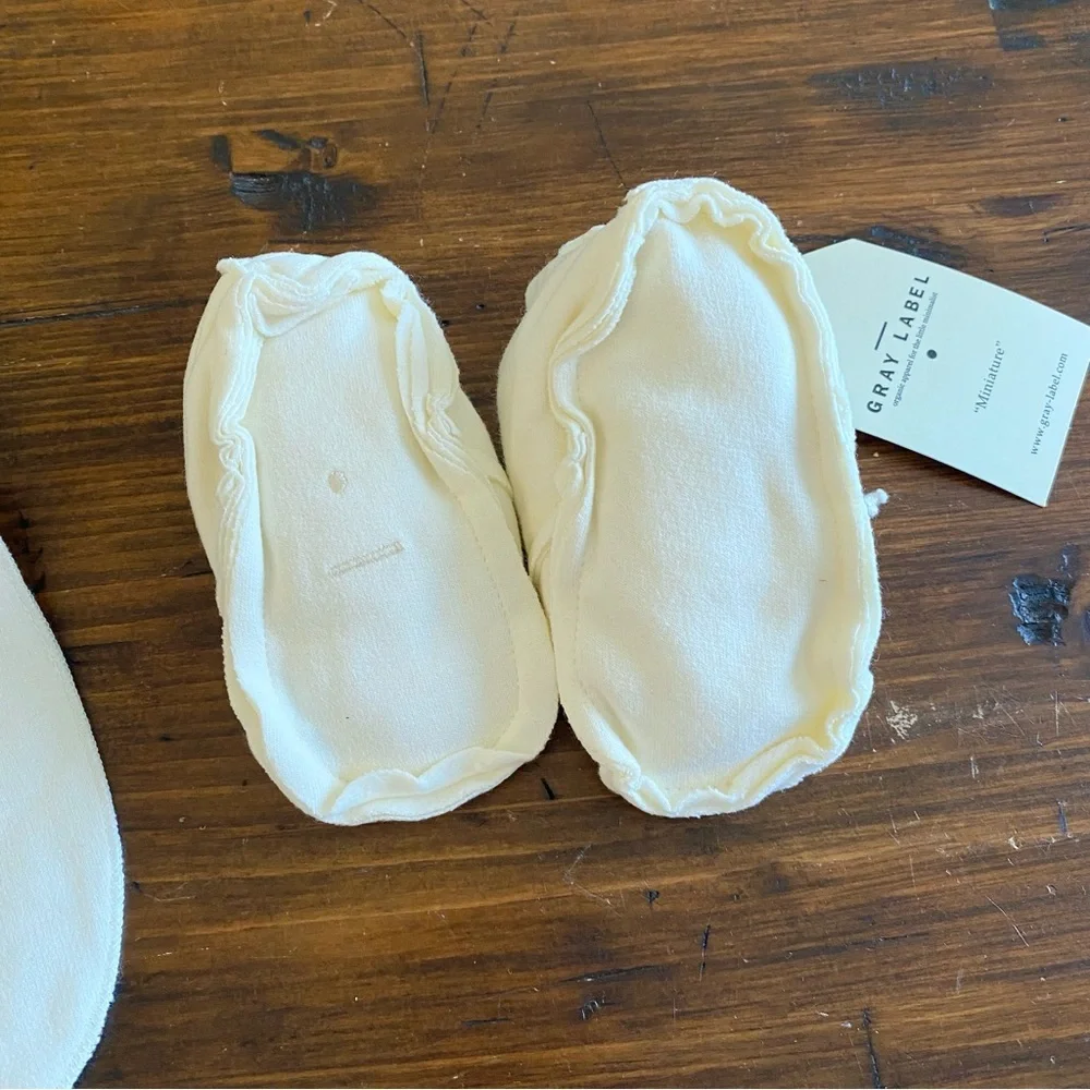 NWT Gray Label Booties 6-12M And Bib Set Cream Baby 100% Organic Cotton